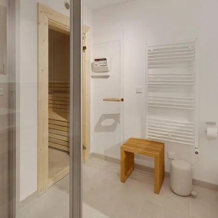 Newly Built House With Sauna Close To 1 *